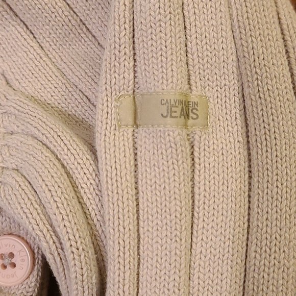 Calvin Klein - Picture 2 of 4